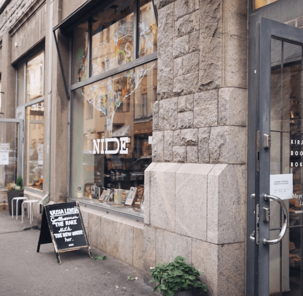 Nide front of entrance 